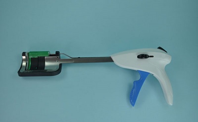 Clinical application yearc-shaped cutting stapler