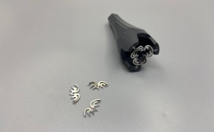 Disposable titanium-nickel memory alloy fistula stapler